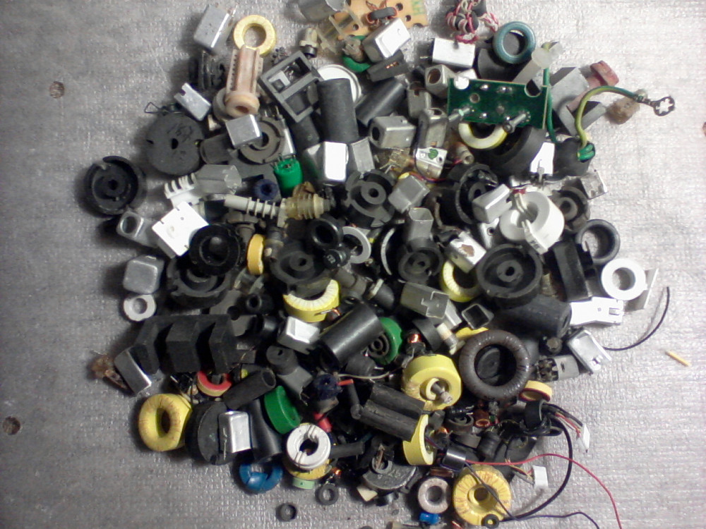 Ферритовые изделия (ферриты) - Радиодетали в Астрахани на ElectroFind.ru